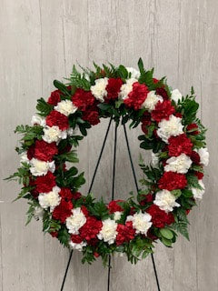 WRTH-6 Red and white fresh floral wreath